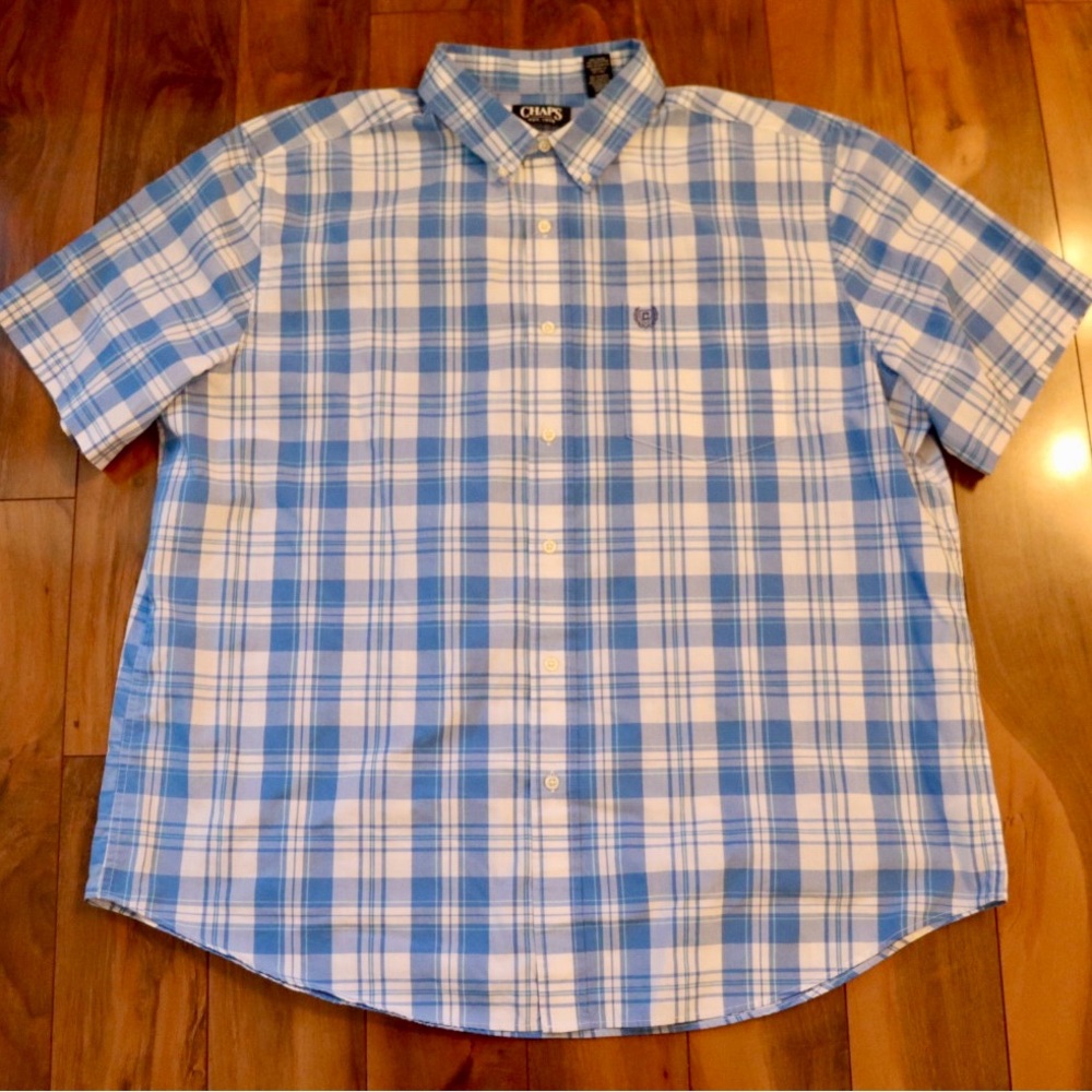 Chaps Men’s Blue and White Plaid Short-Sleeve Button-Down Shirt